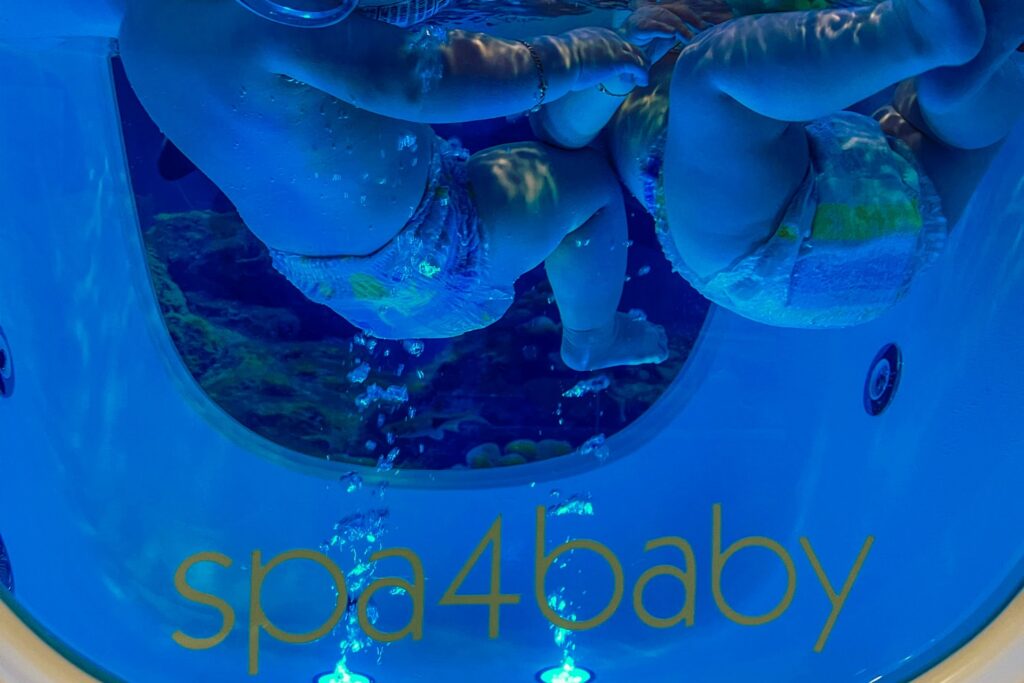 Babys in Whirlpool - Babyspa